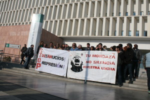 concentración en solidaridad con los tres activistas acusados por resistencia al desahucio de la corrala Buenaventura
